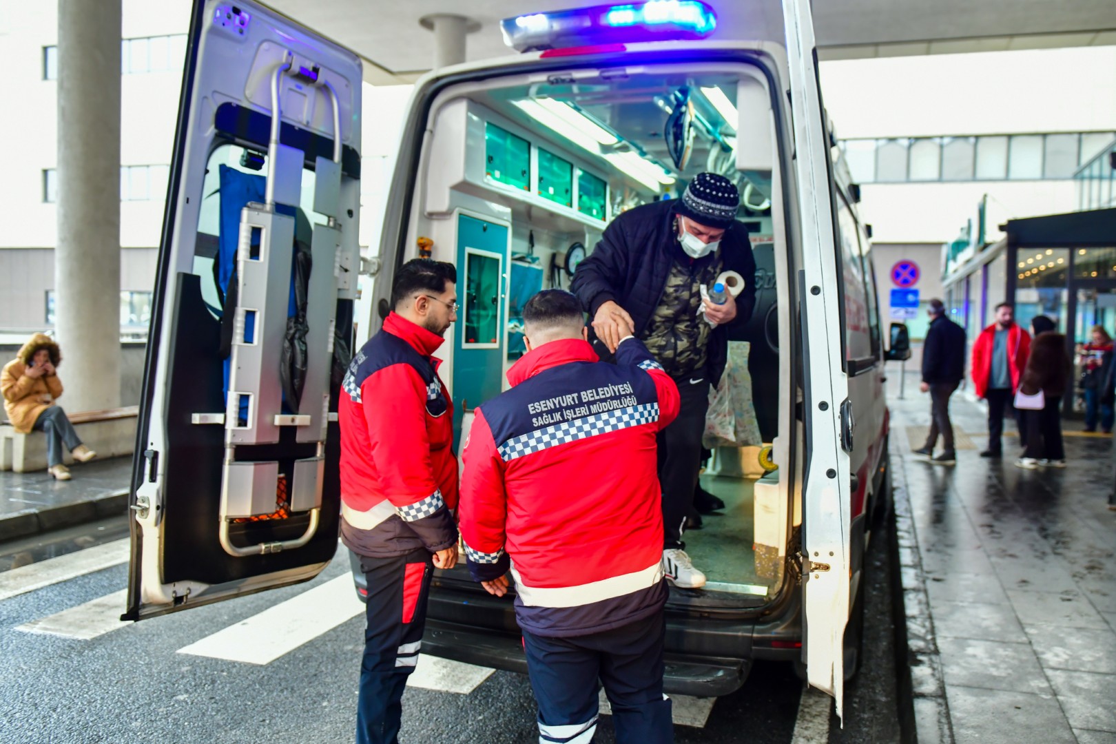 Esenyurt’ta Ambulansla Hasta Nakil Hizmeti Aralıksız Sürüyor