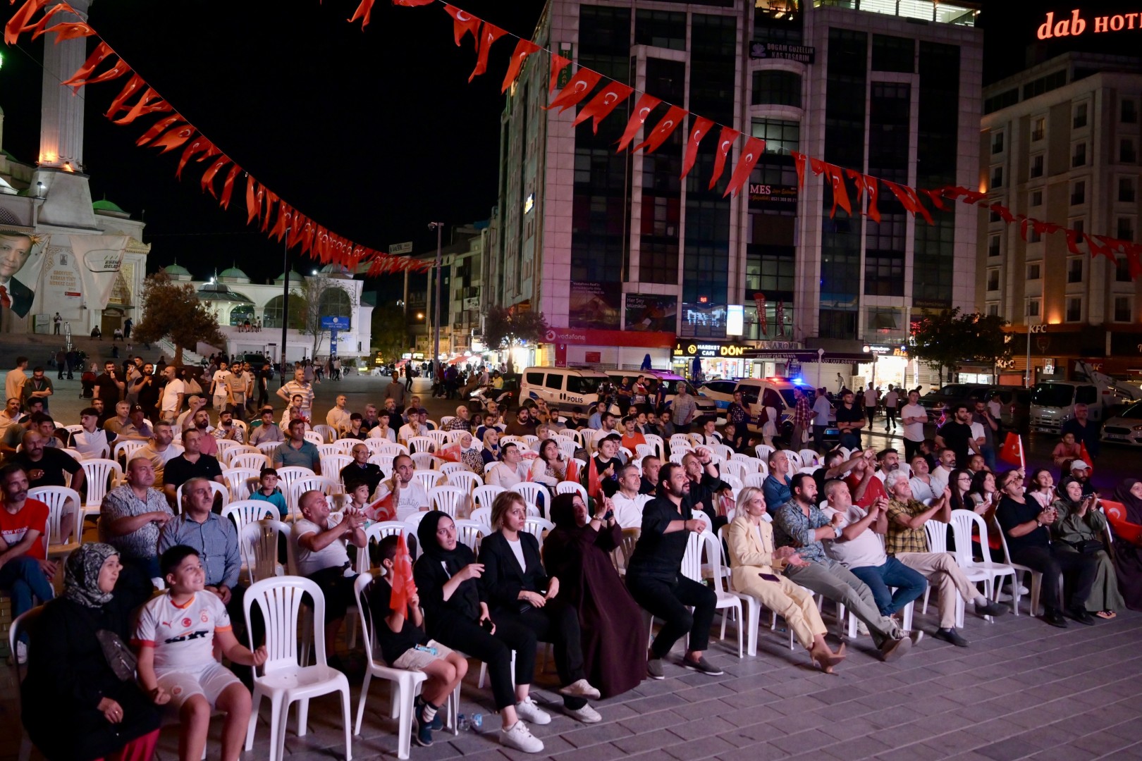 Esenyurt’ta Yarı Final Coşkusu: 12 Dev Adam Finalde!