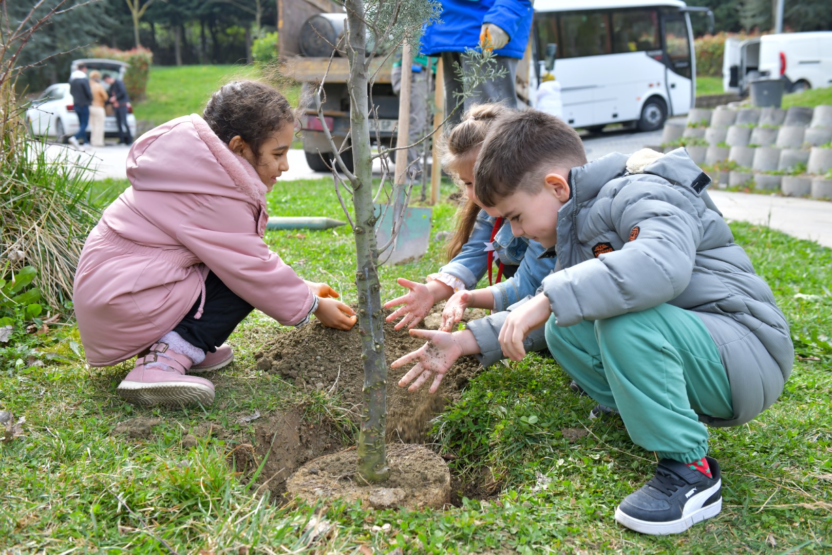 Esenyurtlu Minikler Şehit ve Gaziler İçin Fidan Dikti