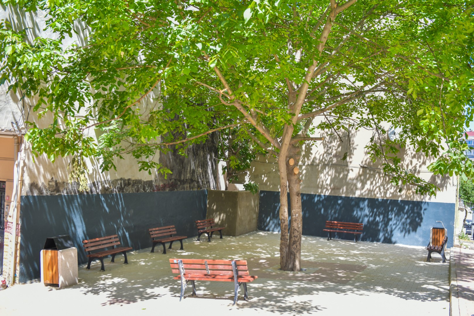 Esenyurt Belediyesi’nden Mahallelere Yeni Nefes: Atıl Alanlar Yeşil Dinlenme Noktalarına Dönüşüyor