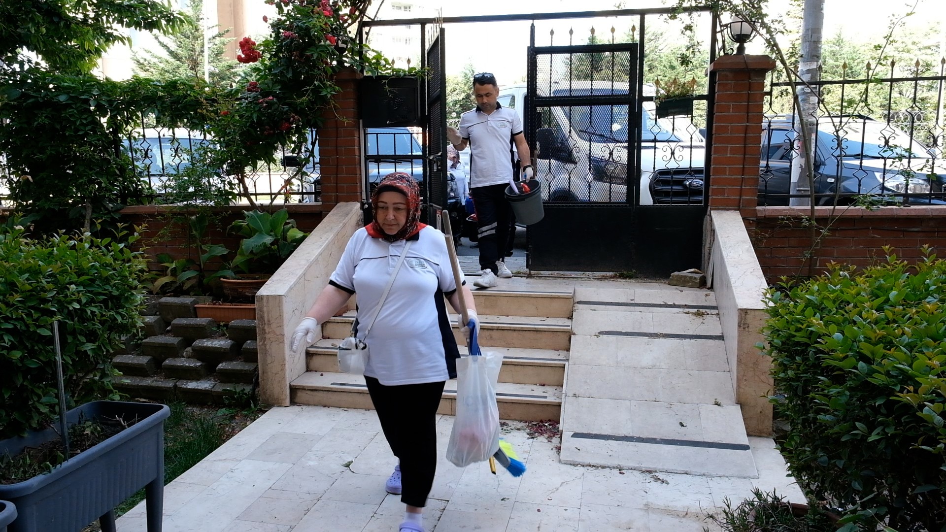 Esenyurt Belediyesi’nden Bayram Öncesi Temizlik Hizmeti