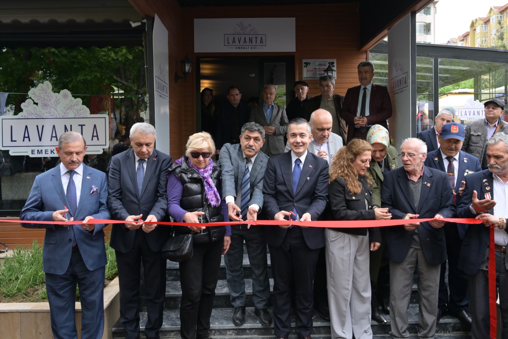 Esenyurt’un İlk Emekli Evi Hizmete Açıldı