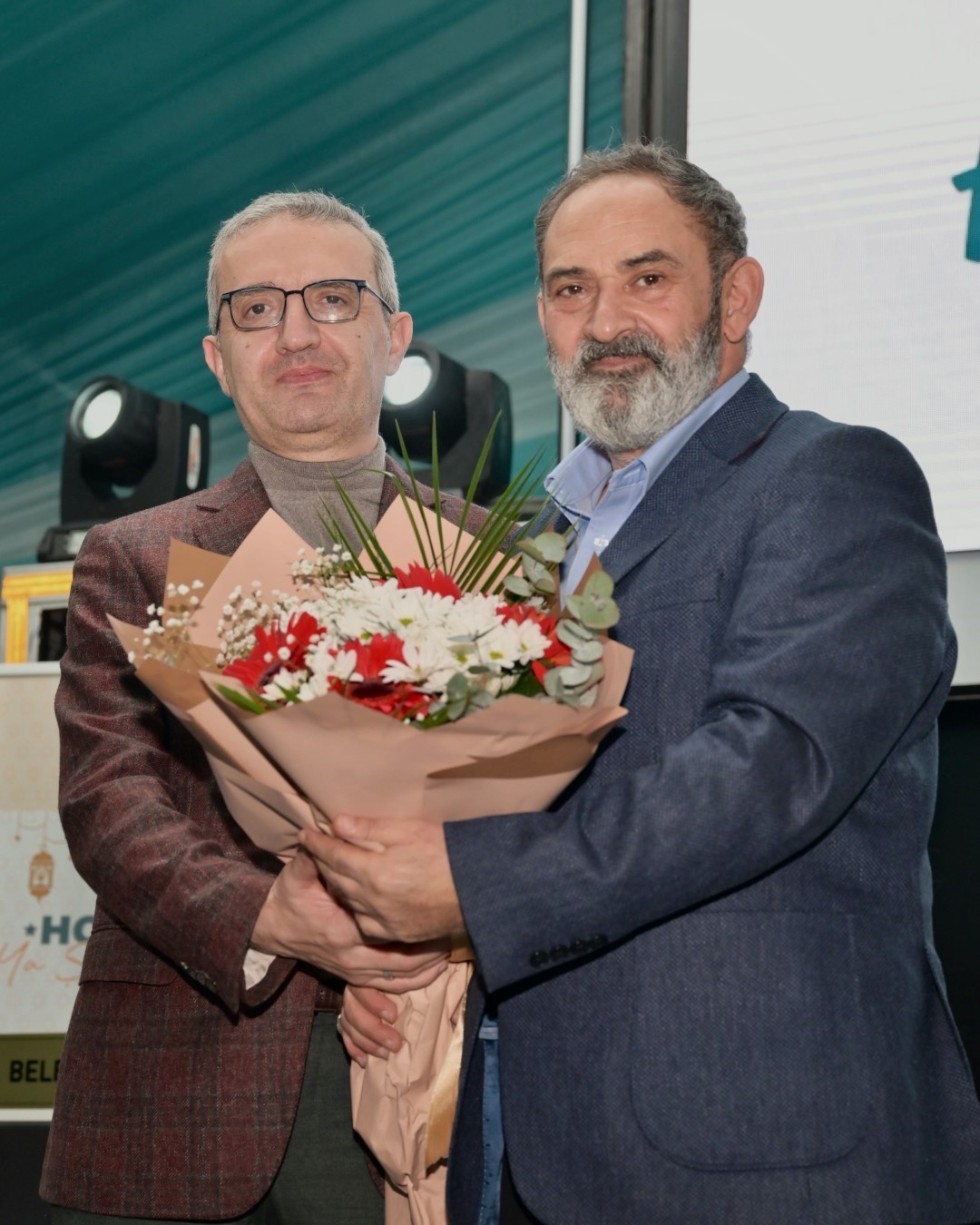 Esenyurt’ta Şiir ve Muhabbet Dolu Ramazan Akşamı: Dursun Ali Erzincanlı En Güzel Şiirlerini Esenyurtlular İçin Seslendirdi