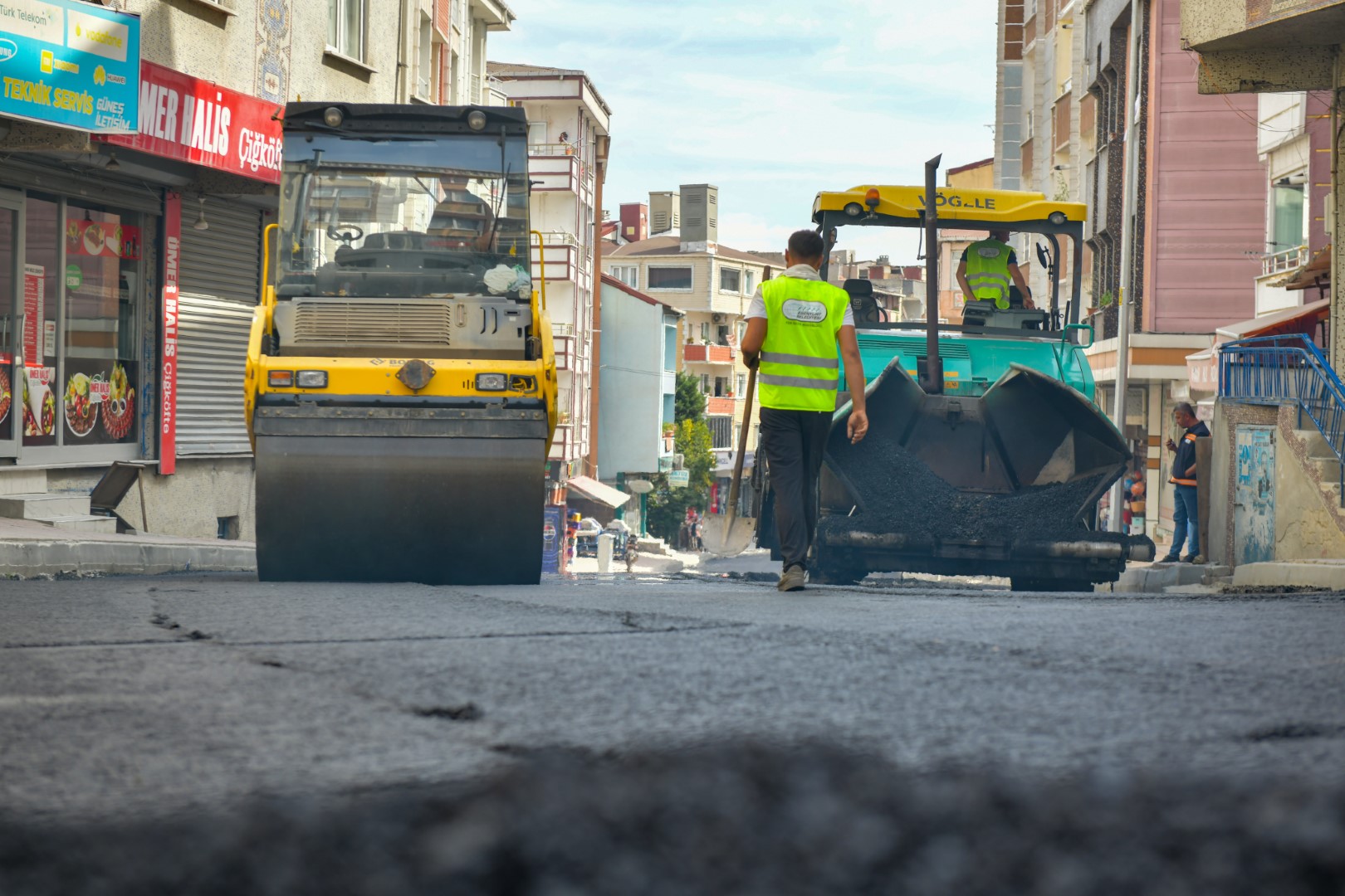 ESENYURT’UN ALTYAPI VE BOZUK YOL SORUNU ÇÖZÜLÜYOR!