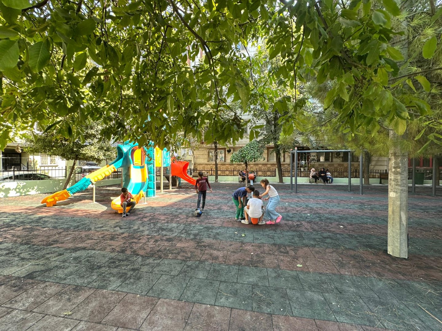 Sümbül Sokak Parkı Yenilenen Yüzüyle Hizmete Açıldı