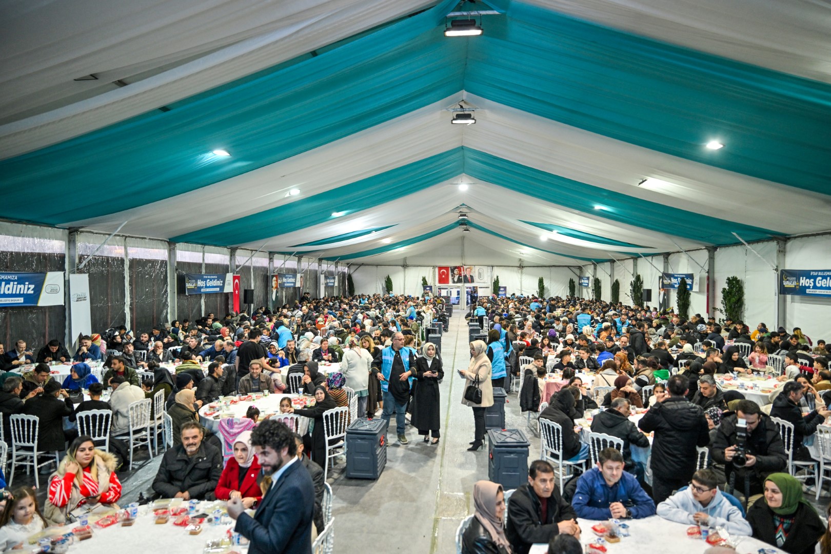 Vali Davut Gül, Esenyurtlularla İftar Sofrasında Bir Araya Geldi