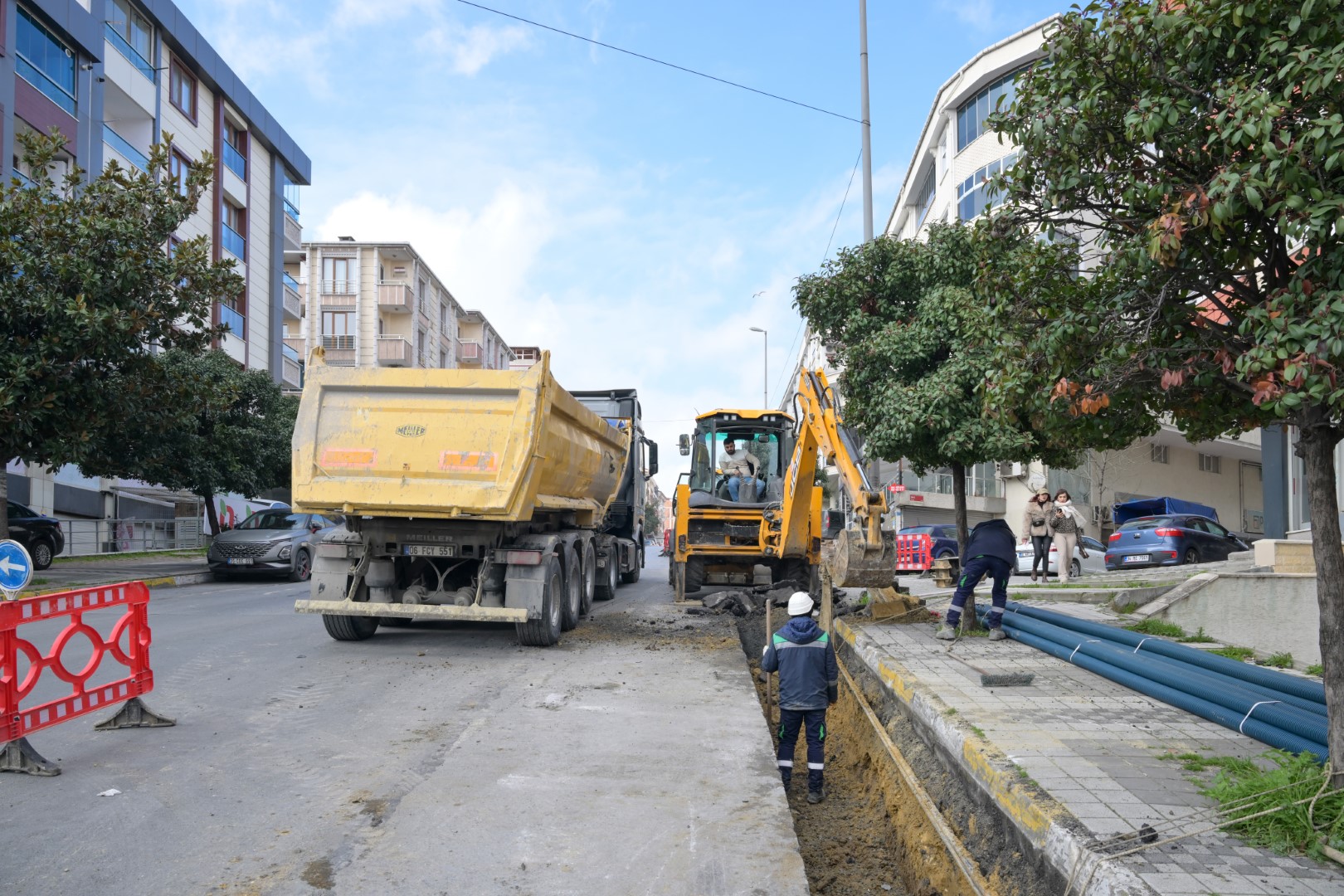 Esenyurt Mehmet Akif Ersoy Mahallesi’nin 7 Yıllık Elektrik Sorunu Çözüldü!