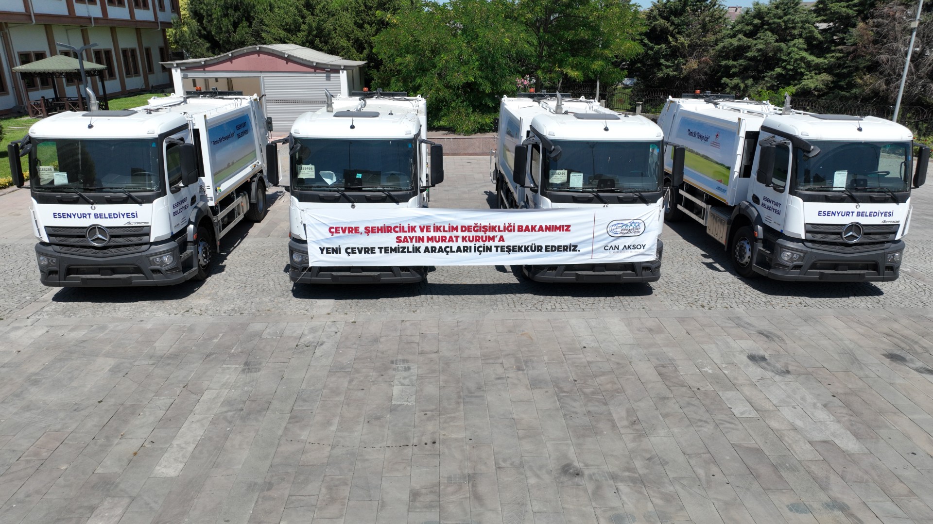 Bakan Murat Kurum’dan Esenyurt’a Temizlik Desteği: 8 Yeni Atık Aracı Hibe Edildi!