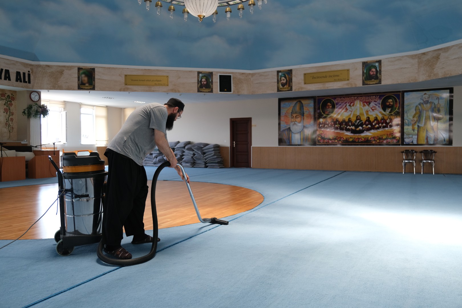 Cem Evlerinde Muharrem Temizliği