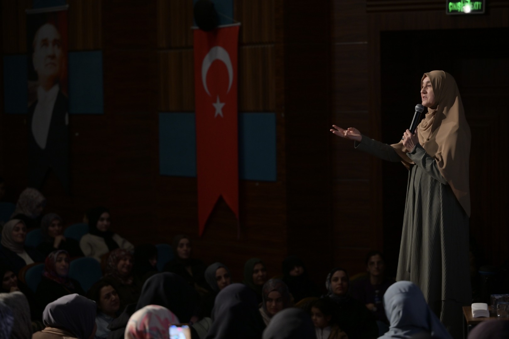 Esenyurt’ta “Zor Zamanlarda Aile Olabilmek” Söyleşisi Yoğun İlgi Gördü