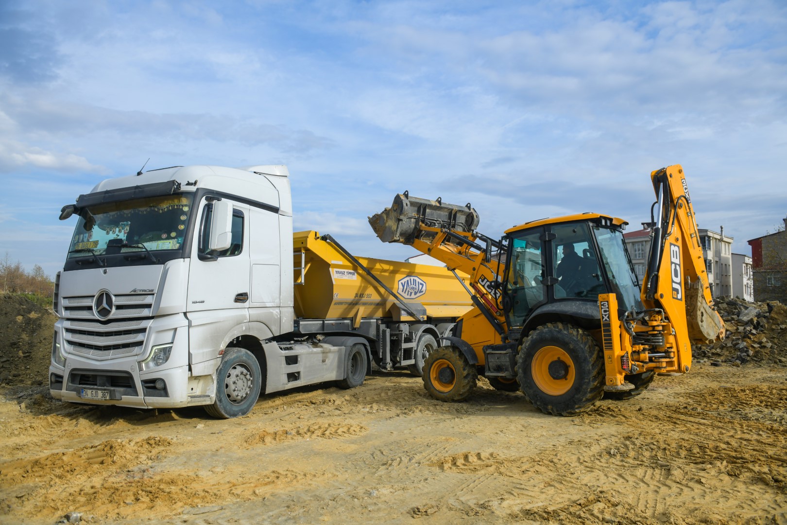 Esenyurt Zabıtasından Kaçak Moloz Dökümüne Müdahale... 