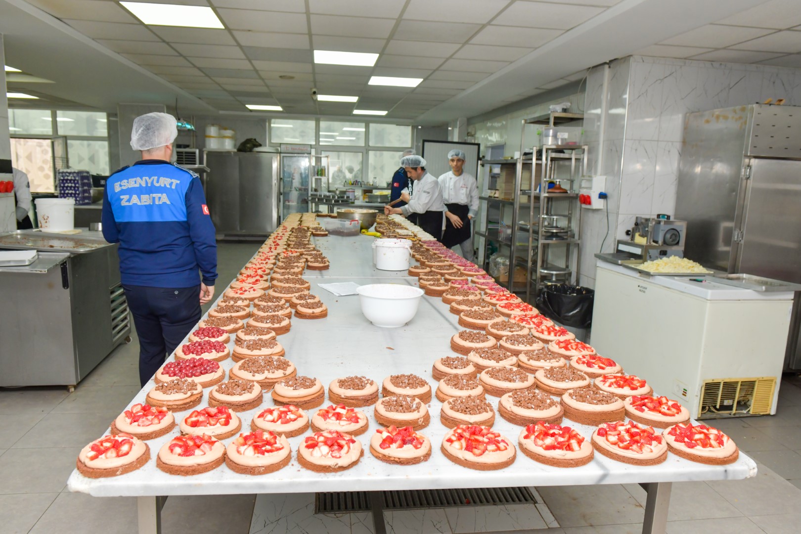 Esenyurt Belediyesi Zabıta Ekiplerinden Bayram Öncesi Tatlıcı Denetimi!