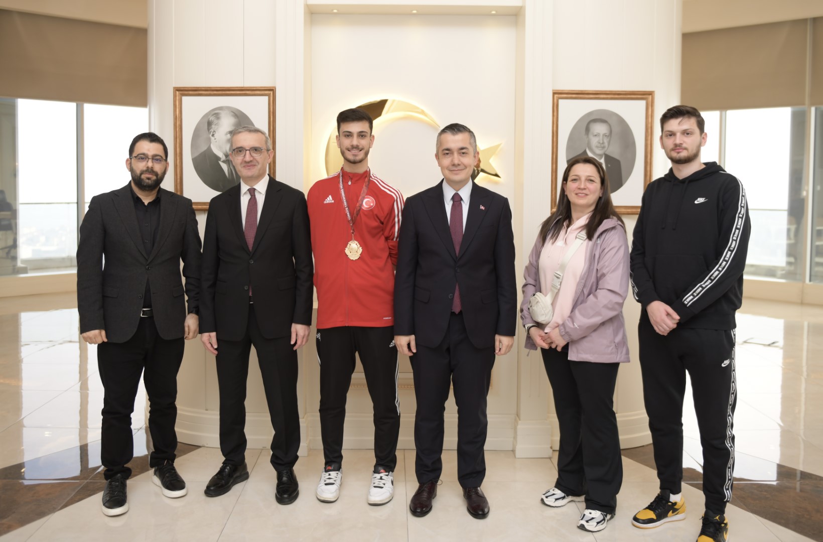 Başkan Vekili Aksoy’dan Şampiyon Sporculara Özel Destek...